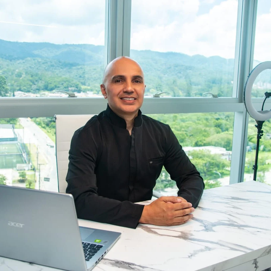 Dr. Eduardo Paulino